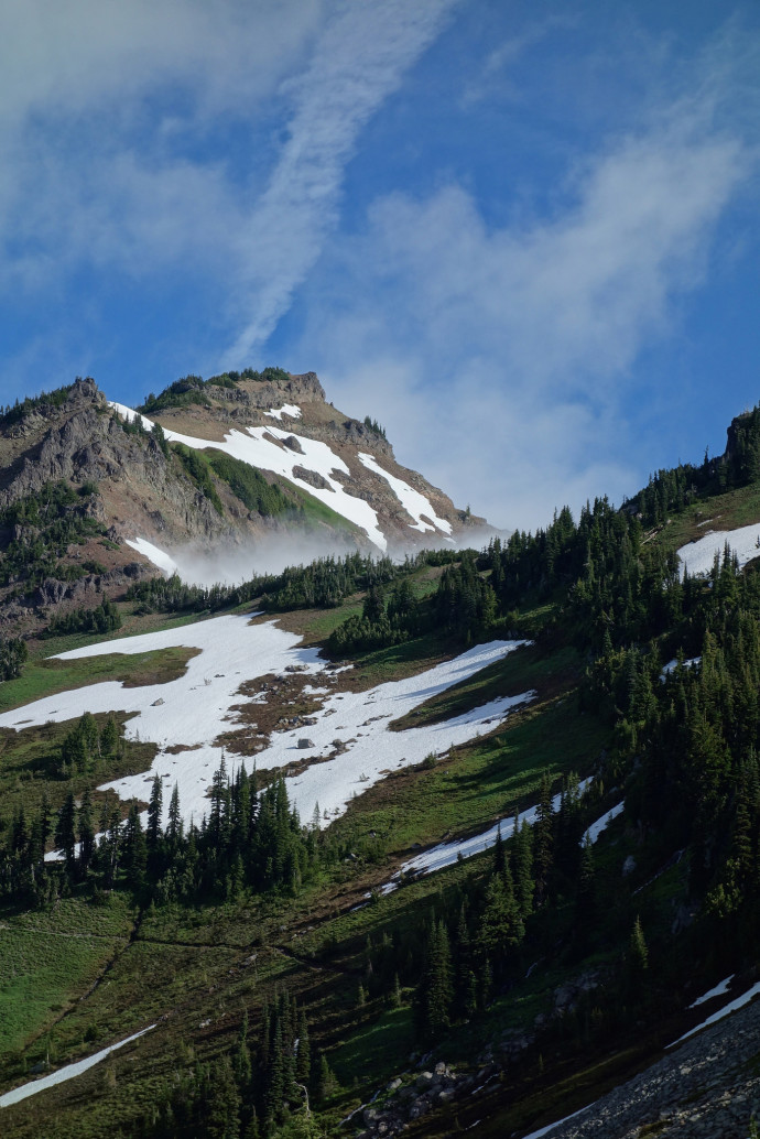 Cloudplay on the ridge between Goat Lake and Old Snowy