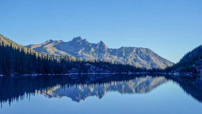 Colchuck Lake, looking South from the start of Aasgard Pass