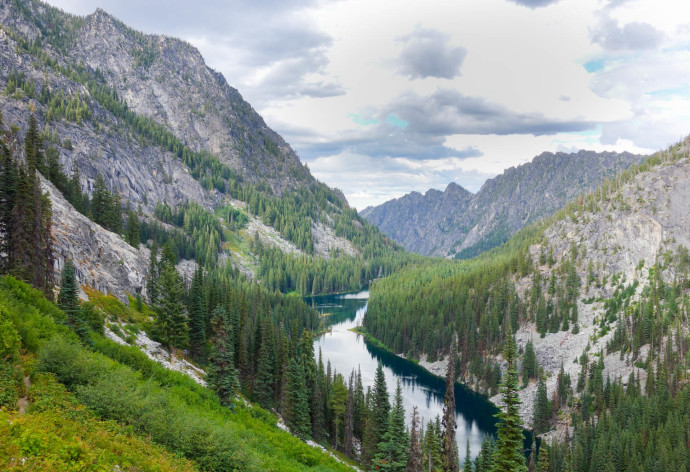 Nada Lake, along our descent towards Snow Lake TH